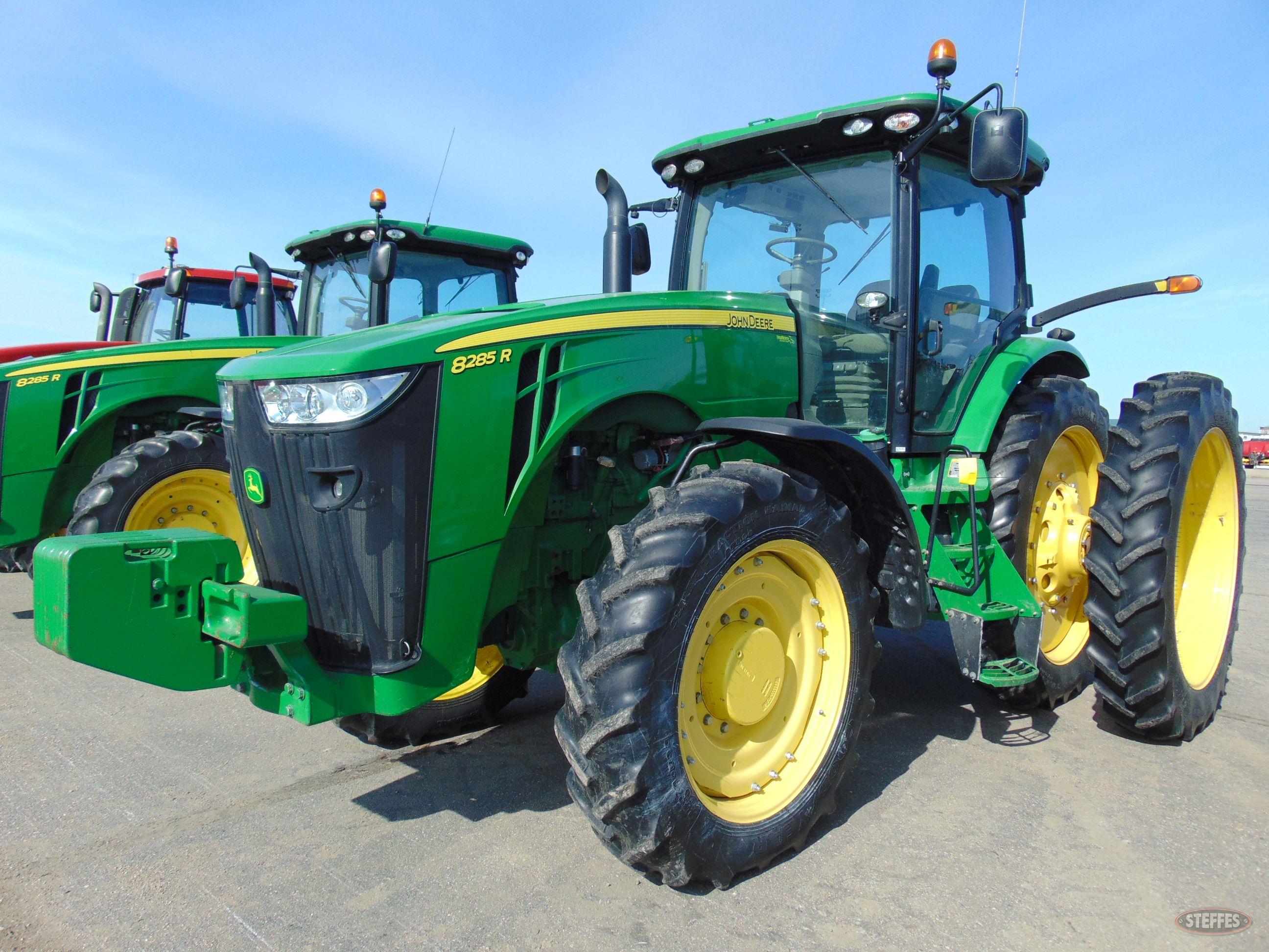 2012 John Deere 8285R_1.jpg